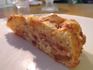 Mehevä omenapiirakka taipuu myös muffineiksi